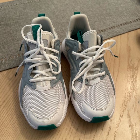 REBOOK RUNNING SHOES - Picture 2 of 13